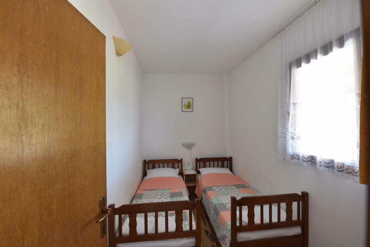 Apartmani Marko Gdinj ภายนอก รูปภาพ
