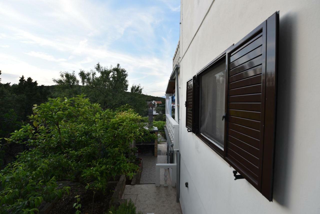 Apartmani Marko Gdinj ภายนอก รูปภาพ